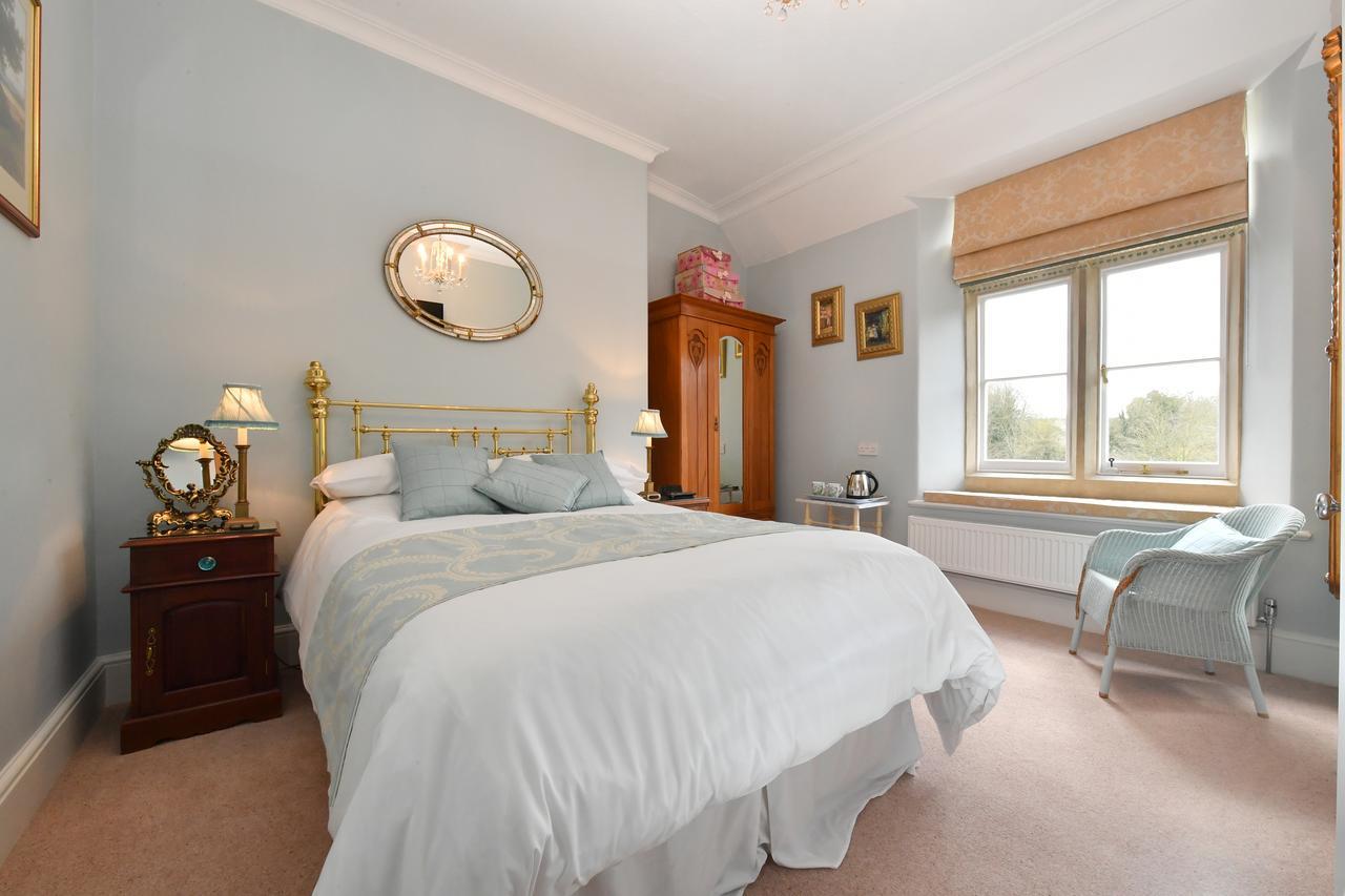 Heritage Bed And Breakfast Calne Exteriör bild